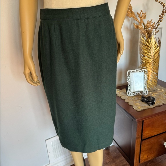 Vintage Sag Harbor Dark Green Classic Blazer and Skirt set.100% wool - Picture 6 of 10